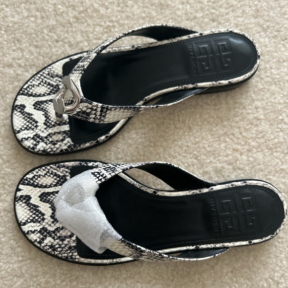 BNWB GIVENCHY G Chain Snake-Embossed Leather Thong Sandals Size IT36.5 women’s - Picture 3 of 4